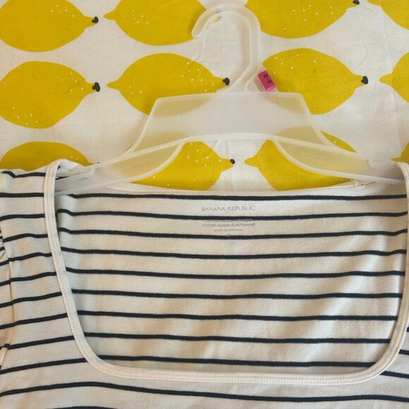 A women's top - Picture 4 of 9